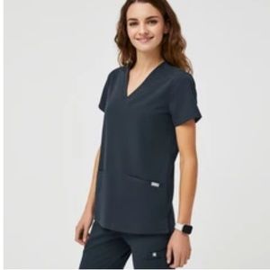 Figs dark harbor scrub top M